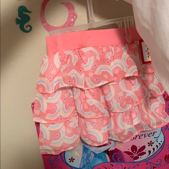 Cute little girl outfit. - Picture 2 of 5